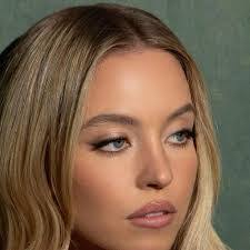 Zoe Lindsey's Instagram, Twitter & Facebook