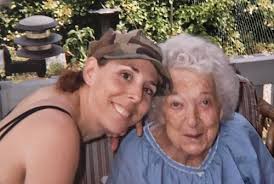 What I Learned Helping People Die In My 1st Year As A Death Doula