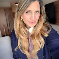 I'm in my 40s. I legit turn down the radio to make a left-hand turn now. 🙄  But when it comes to Organizational Change Management (OCM), I don't turn  down the noise.