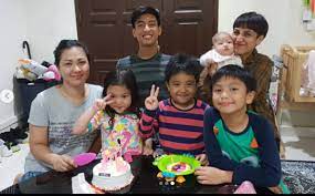 Ia bermula dari huruf m hingga huruf z. Tengok Aku Suap Anak Menitik Air Mata Dia Tak Mahu Pembantu Rumah Sedih Ozlynn Janji Bawa Keluarganya Datang Malaysia Keluarga