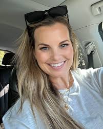 A selfie because it's been a minute….and I live with all boys and no one  takes a photos! ✌️