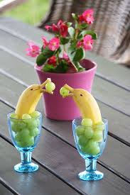 Dauphins Banane Pour La Table Du Petit Dejeuner Ou Une Fete D Enfants Tout Dans Le Forfait Fun Kids Food Food Art For Kids Creative Food