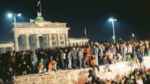 Warum ist die berliner mauer jz wirklich gefallen? Die Ganze Welt Sah Auf Berlin Politik
