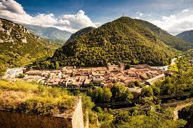 Véritable trait d'union entre océan atlantique et mer méditerranée, elles sont un lieu d'une beauté rare et d'une grande diversité. Villefranche De Conflent Les Plus Beaux Villages De France