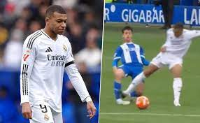 Kylian Mbappé podría perderse la Final de la Copa del Rey por la expulsión  vs. Alavés