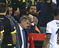 Şenol güneş fenerbahçe beşiktaş maçında başına isabet eden cisim ile kafası yarıldı #fenerbahçe #beşiktaş #devderbi. Ahmet Cakar Senol Gunes In Uyanikligi Var Ama Hukmen Galibiyet Gerekir Sporx Galeri