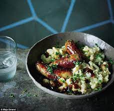 Joe Wicks Special Low Carb Bangers Mash With Sage Onion Gravy Delicious Healthy Recipes Joe Wicks Recipes Atkins Diet Recipes