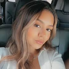 Melanie Gallardo (@mel.gallardo)