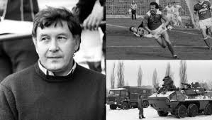 Mirosław okoński is a retired polish professional footballer who played in poland for lech poznań and legia warsaw in germany for hamburger sv and in greece for aek athens and korinthos. Ekstraklasa Smutne Urodziny Lecha Poznan 800 Kg Golonki Sport Tvp Pl