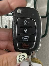 The scuttlebutt suggests it is the very same samsung produced panel as found. Answered Trunk Opener On Key Fob Hyundai Tucson Cargurus