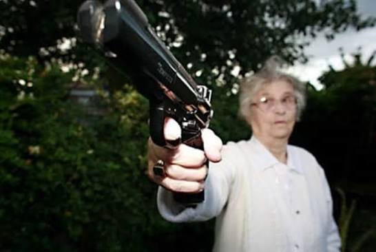 3 men approach a 77-year-old grandmother at the ATM: they immediately  realize that they have chosen the wrong person to rob. It's incredible what  happened: - Details 👇👇👇  [https://www.actbiggy.com/they-realize-they-chose-the.../](https://www.actbiggy  ...