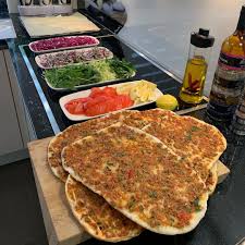 Lahmacun Tarifi Sola Kaydirarak Yapilisini Izleyebilirsiniz Firindada Denedim Gayet Guzel Pisti Hayirli Cumalar Lezzetli Yemekler Yemek Tarifleri Yemek