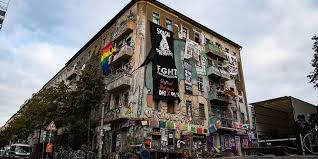 Markus wehner, berlin 10.07.2016 , 18:24 uhr. Mit Kettensage Und Brecheisen Grosseinsatz Berliner Polizei Raumt Besetztes Haus Hamburger Morgenpost