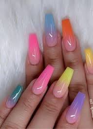 Puedes aplicar una capa de esmalte transparente u optar por uno de color. 92 Ideas De Unas De Colores Unas De Colores Manicura De Unas Disenos De Unas