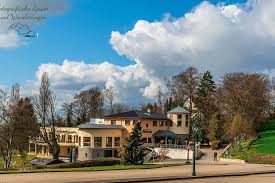 Weitmar wikipedia, der schlosspark seitens haus weitmar ist an ein naherholungsgebiet angegliedert, dies vom planungsgebiet einer neuen ruhrgebietsautobahn, der dübodo, tangiert wird. Der Schonste Ort In Bochum Wanderungen Fur Die Seele Fotografische Reisen Und Wanderungen In Deutschland Wanderbloggerin