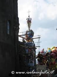 Maria maggiore alla nuova chiesa di gesù redentore. Vara Dell Assunta Randazzo Ct Isola In Festa