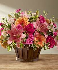 Dé service provider voor de verpakkingsindustrie. Lavender Mini Carnation Pink Carnation Hot Pink Rose Peach Gerbera Daisy Pink Alstroemeria P Fresh Flowers Arrangements Office Flowers Flower Arrangements