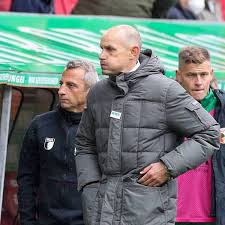 Heiko herrlich ist derzeit trainer von fc augsburg heiko herrlich wurde am 03.12.1971 geboren. Fc Augsburg Heiko Herrlich Laut Reuter Auf Dem Weg Der Besserung