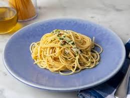 Spaghetti Aglio E Olio Recipe In 2020 Food Network Recipes Olio Recipe Aglio E Olio Recipe
