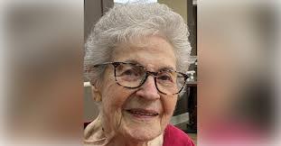 Linda Richey's Instagram, Twitter & Facebook