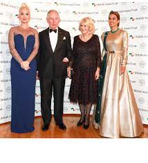 Actualmente produce cerca de 70 millones de dosis al mes. Natasha Poonawalla Home Facebook