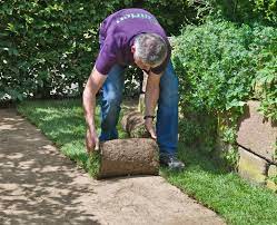 Jetzt ist der perfekte zeitpunkt! Rollrasen Verlegen Anleitung Und Tipps Mein Schoner Garten