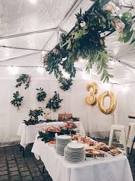 Pour tes 30 ans, je tiens à te transmettre mes meilleurs vœux et je te souhaite d'avoir une belle promotion, des vacances de rêve et t'offrir une belle maison. 1001 Idees De Deco Anniversaire 30 Ans Pour Une Fete Inoubliable