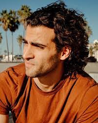 Dean Elias's Instagram, Twitter & Facebook