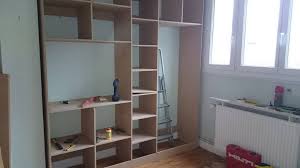 En revanche, ce type de porte est tout à fait indiqué pour des placards très hauts et très larges. Comment Fabriquer Un Placard Sur Mesure Le Blog Du Plombier