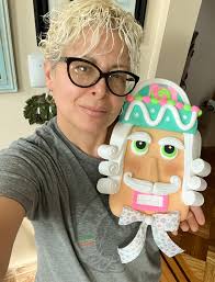 Let's welcome our new members! Welcome to Craft Along with Glittz and Glue,  the group where you can share your Glittz and Glue-inspired Fake Bakes, or  any of your favorite crafts. Cristal