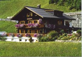 This Chalet Looks Like A Cute Little Music Box Baite Chalet Case Rustiche