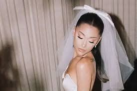 Ariana grande has shared the first pictures from her surprise wedding to dalton gomez. Ydwupy6fkpv6zm