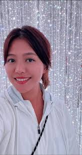 網紅們介紹景點真的要發自內心耶～ 看了整家都YouTuber 的YouTuber 去teamlab Planet  說很感動，我也因此排了這個行程。他們有提到腳會濕，但沒想到是震撼人心的萬人泡腳大會，決定要拒看他們頻道🤬  排隊時，以為在排羅浮宮，90%+都觀光客。觀光客就是走一整天，腳有沒有 ...