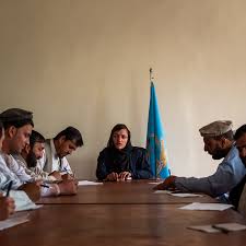 Taliban, sık sık ghafari'yi tehdit eden açıklamalar yayımlamış, çok sayıda suikast girişimi. An Afghan Mayor Expected To Die Instead She Lost Her Father The New York Times