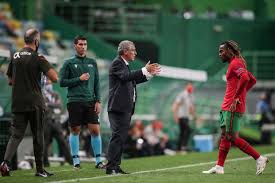A espanha joga de branco, enquanto portugal com o habitual equipamento encarnado. Portugal Espanha Fernando Santos Igualou 74 Jogos De Luiz Felipe Scolari Selecao Nacional Sapo Desporto