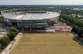 Dennoch ist die bayarena ein sehr schönes stadion und in der 2. Heiler Kunden Bayer 04 Leverkusen Hybridrasenplatz Heiler Sportplatzbau
