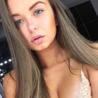 Melanie Cameron's Instagram, Twitter & Facebook