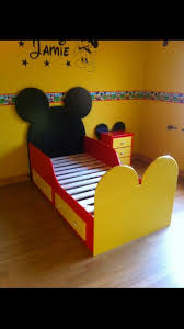 Uzaktan görürsün elinle işaret edersin ve yürümeye başlayınca o sıkıntı da başlar. Mickey Mouse Bed Toddlers Diy Mickey Mouse Bedding Mickey Mouse Kids Room Mickey Mouse Room