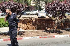 לפני זמן קצר התקבל דיווח על קריסת חניון בבית חולים שערי צדק בירושלים. Mdbsetxd11qevm