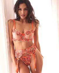 Lauren Skeoch - Free nude pics, galleries & more at Babepedia