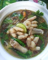 Kilo kaki ayam (dipotong hujung bahagian kuku & dibersihkan) • tangkai daun sup • sudu rempah sup • biji kentang dibelah 2 (digoreng sebentar) • biji bawang holland • bawang putih diketuk • serai • sudu besar garam. Sup Kaki Ayam Ayam Kaki Ayam Ayam Makan Sedap Johor Facebook