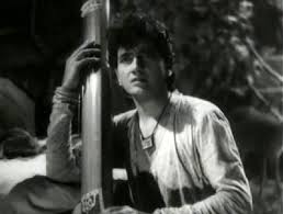 A young singer, in the time of emperor akbar the great, sets out to avenge his father, killed in a disturbance near the house of a member of the court. Baiju Bawra 1952 Dustedoff