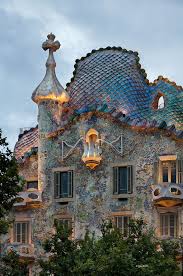 En barcelona hay más obras de gaudí, pero su visita es mucho más difícil. Buildings Of Barcelona Antoni Gaudi S Best Creations Amuse