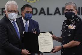 Sidang media ketua polis negara, tan sri abdul hamid bador dan ketua pengarah perhilitan, datuk abdul kadir abu hashim. Mazlan Lazim Dilantik Timbalan Ketua Polis Negara Hamzah Astro Awani