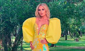 Mejores tableros de tania ruiz. Tania Ruiz Da Lecciones De Estilo En La Boda De Su Hermana Con Un Espectacular Vestido Amarillo