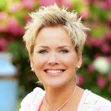 Emanuels hofdamen irene und bianca sind jetzt ein paar rheinländerin bianca hat damal. Bauer Sucht Frau International Fernsehserien De