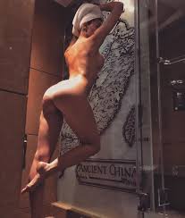 I M Really Into This Shower Artwork At My Hotel In Zhengzhou China Zhengzhou Travel Patreoncreator Zhengzhou Instagram Hotel