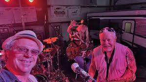 Had fun gig with my longtime friends Bobby Keel and Kenny Baggett and band!  I#ballistic Pinto's I think I was the ballistic part lol ! 🎸🎤🎼A great  time playing for a good