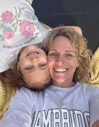 Otac koji je oteo djevojčicu u Baru na putu je za Ameriku, majka ne  odustaje da vrati dijete