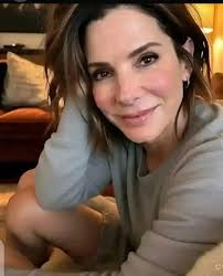 Hola amiga buen día bendiciones Desde Panamá se le saluda 👋